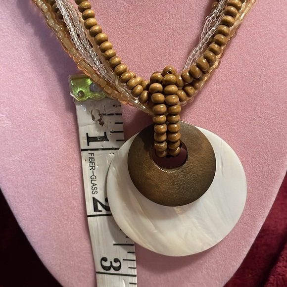 Claire’s necklace- 6 strands- 2 strands of wooden beads, 2 white & 2 peach beads - Picture 5 of 8